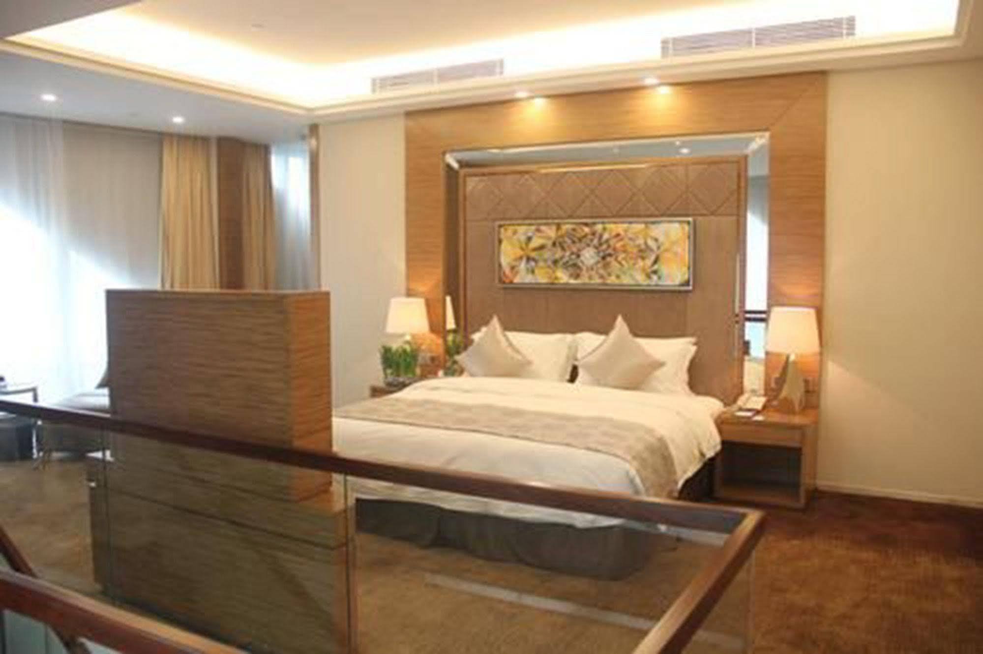 Shenzhen Baoan Plus Gems Cube Hotel Exteriör bild